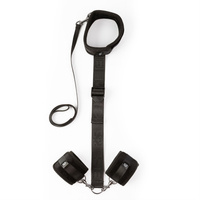 Regulowany zestaw przytrzymujący szyję i nadgarstki SEI MIO, z kajdankami i opaską na szyję, soft BDSM, bondage