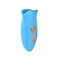 Rozkoszny pocałunek – całująco-ssąco-liżący stymulator łechtaczki, pochwy i stref erogennych, w kształcie ust z dużym językiem, 2 silniki, silikon