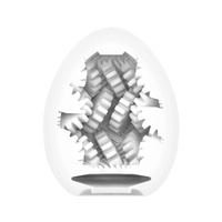 Siódmy bieg - masturbator jajko Tenga EGG Gear o grubszych ścianach z frezami w kształcie kół zębatych po wewnętrznej stronie, seria Hard Boiled (STRONGER)