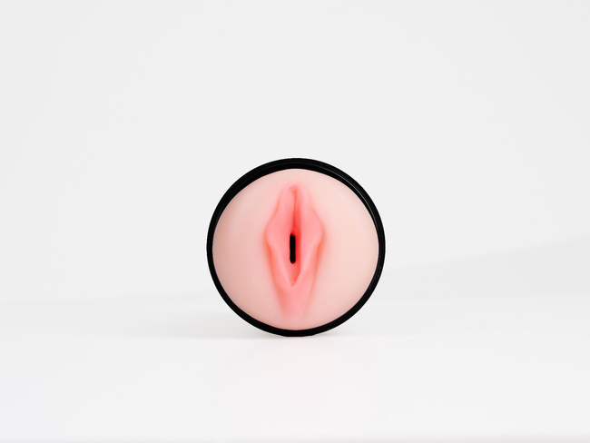 Cindy opiekunka dzieci - młoda, chętna cipka; masturbator anatomiczny w tubie z regulacją siły pieszczot penisa