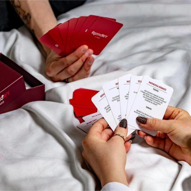 Gra RozmoWY O NAS Związek i Relacja StarHouse Games