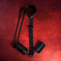 Regulowany zestaw przytrzymujący szyję i nadgarstki SEI MIO, z kajdankami i opaską na szyję, soft BDSM, bondage