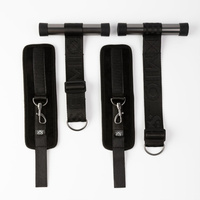 Regulowane kajdanki na nadgarstki do zawieszania na drzwi SEI MIO, system pasów do unieruchamiania na drzwiach,  soft BDSM, bondage
