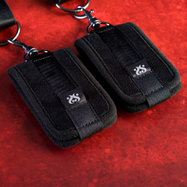 Regulowane kajdanki na nadgarstki do zawieszania na drzwi SEI MIO, system pasów do unieruchamiania na drzwiach,  soft BDSM, bondage