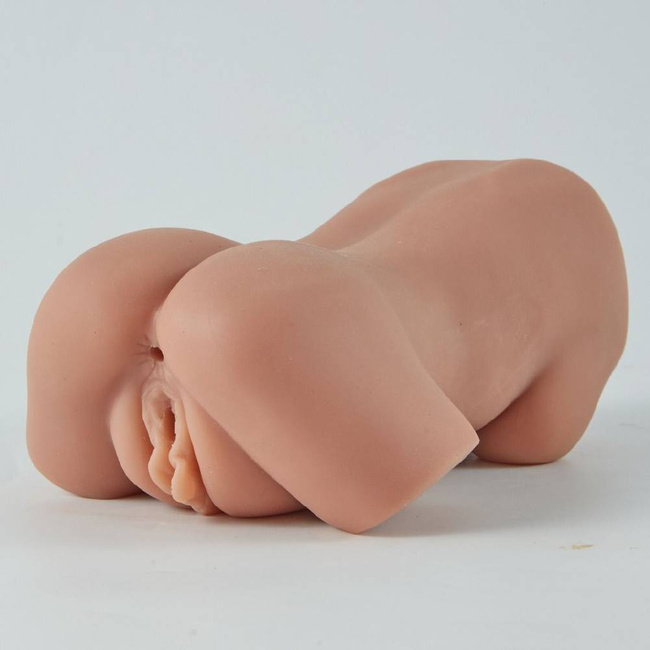 Korpus Julia, cipka i dupka z cyckami – masturbator anatomiczny korpus