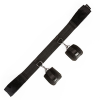 Drążek rozporowy z paskami na nadgarstki SEI MIO, długość 44 cm, do unieruchamiania rąk lub nóg, soft BDSM, bondage