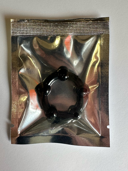 Pompka do penisa typu cipka z ringiem erekcyjnym w prezencie
