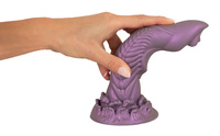 Zyfrik – złodziej rozkoszy. Fantasy dildo jak chochlik nie z tego świata. Silna przyssawka. Dł. 21,2 cm, wkładane 18 cm, Ø 4,9  cm