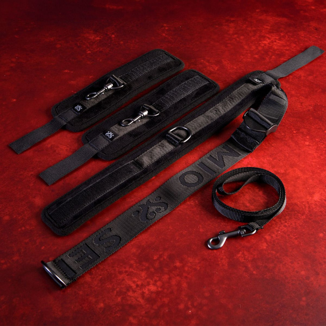 Regulowany zestaw przytrzymujący szyję i nadgarstki SEI MIO, z kajdankami i opaską na szyję, soft BDSM, bondage