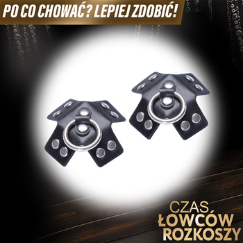 Nakładki naklejki na sutki. W kształcie czarnych skórzanych krzyży z metalowymi nitami i ringami, 2 sztuki