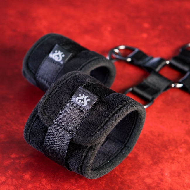 Uprząż do krępowania rąk i nóg SEI MIO, krzyżak hogtie z krótkimi paskami i kajdankami na ręce i nogi,  soft BDSM, bondage