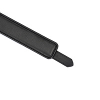 Wykwintne kajdanki na uda z licowej ścisłej skóry bydlęcej w kolorze głębokiej czerni z okuciami  z metalu w kolorze złota rozmiar M/L obwód max 81 cm