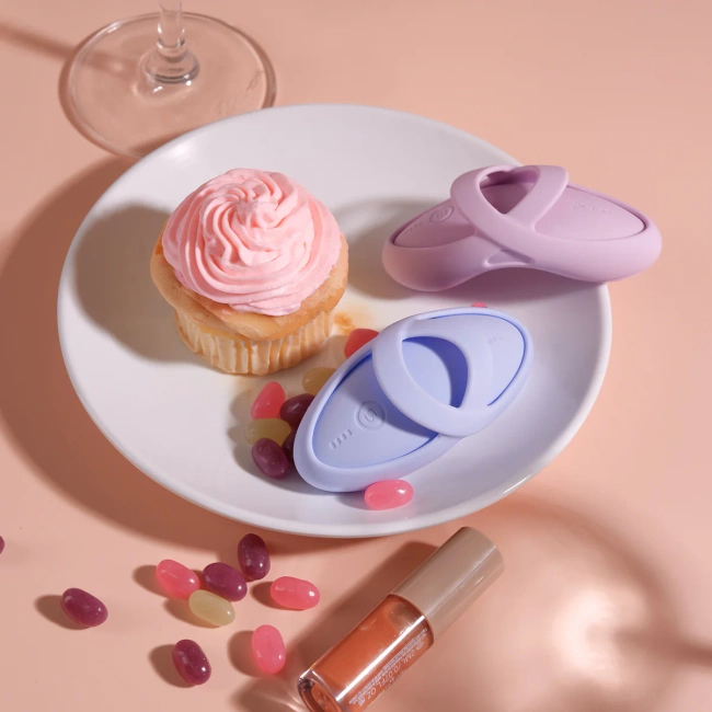 Figlarz na palcu - Wibrator na palec sterowany smartfonem SVAKOM z funkcją grzania wodoodporny