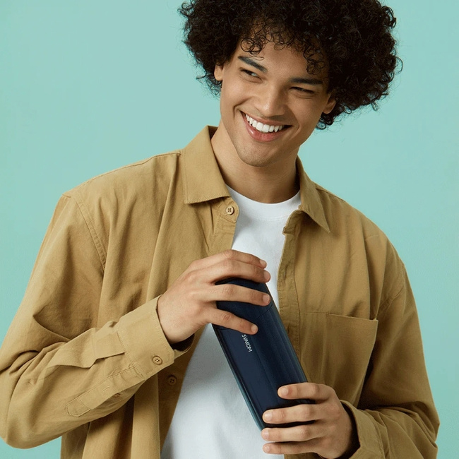 Ssąco–wibrujący masturbator sterowany smartfonem drugiej generacji SAM NEO 2 Pro z funkcja grzania