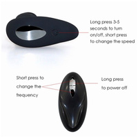 Tylne wejście - wygięty wibrujący silikonowy masażer prostaty o karbowanej powierzchni sterowany pilotem