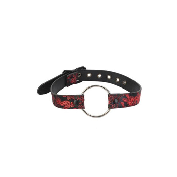 Elegancki otwarty knebel typu O-ring z opaską z ekoskóry zdobionej czerwonym haftem seria DELUXE BDSM